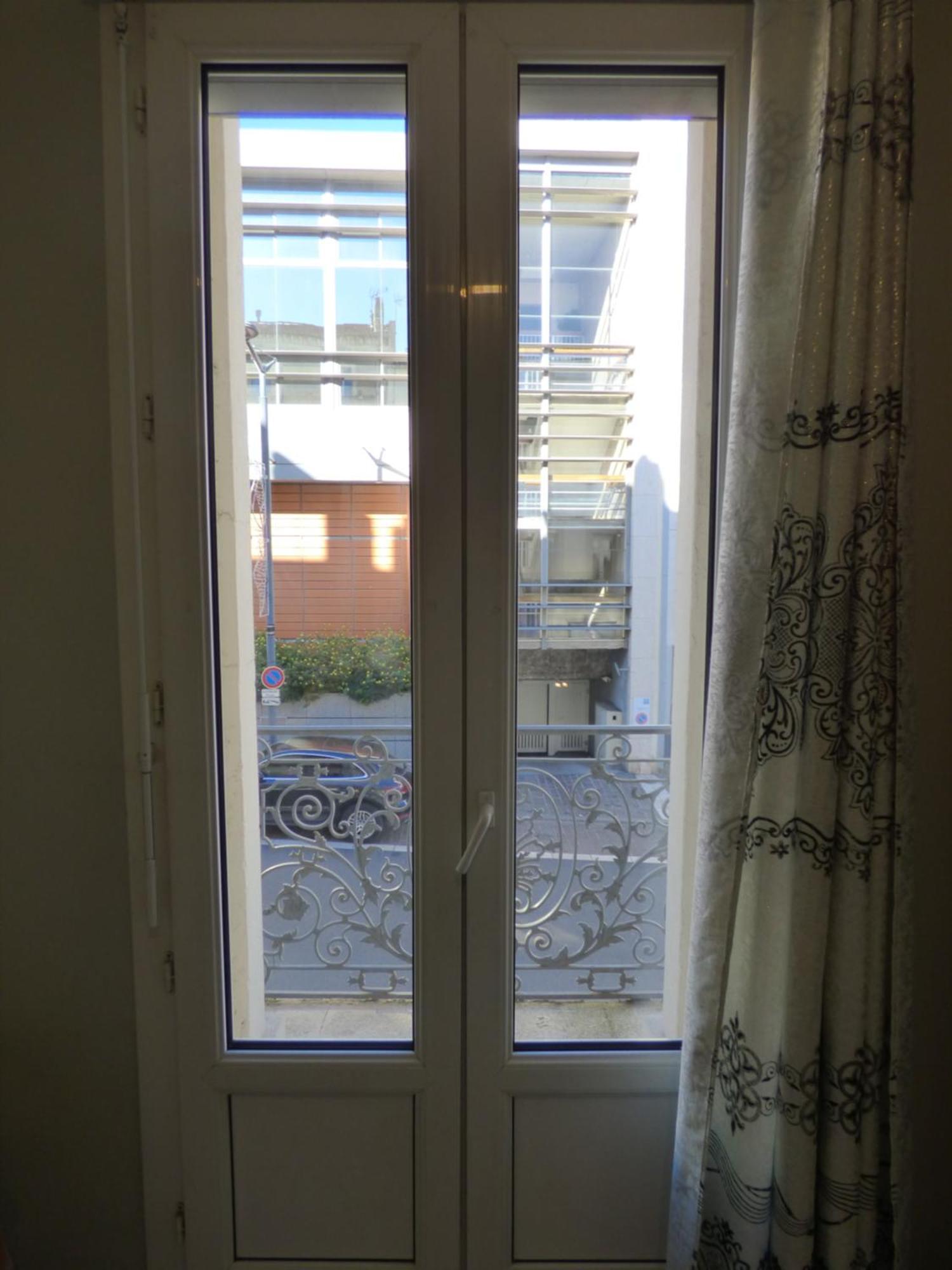 Saëns 2-T4 de plein pied avec balcon - Garage privé optionnel - Centre historique et plages à 16km ! Béziers Exterior foto